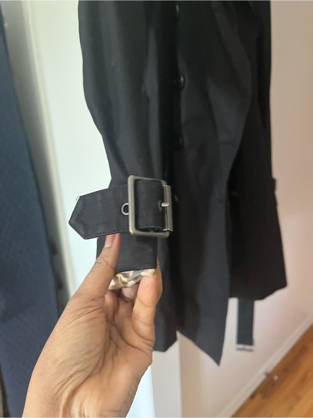 Burberry Black Trench Coat with Signature Check Trim - Picture 5 of 6